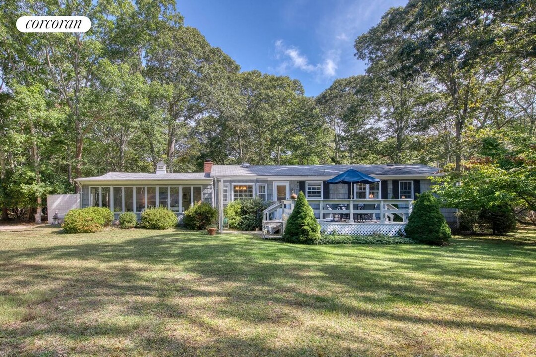 11F Petticoat Ln in Shelter Island, NY - Building Photo