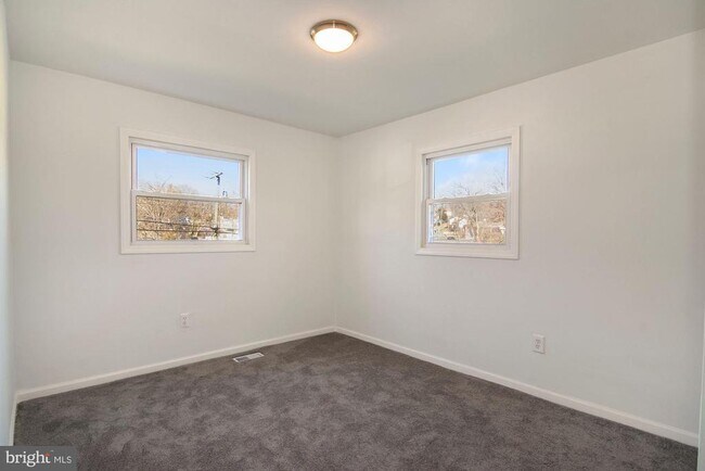 1647 Hylton Ave in Woodbridge, VA - Building Photo - Building Photo