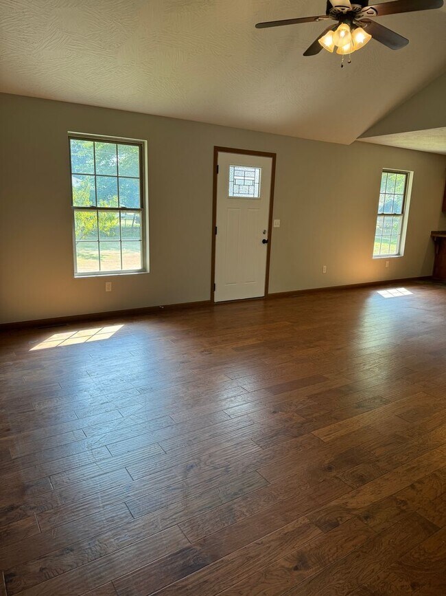 400 N Old Orchard Dr in Strafford, MO - Building Photo - Building Photo