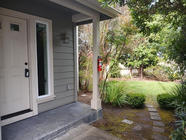 406 Coronado St in El Granada, CA - Building Photo - Building Photo
