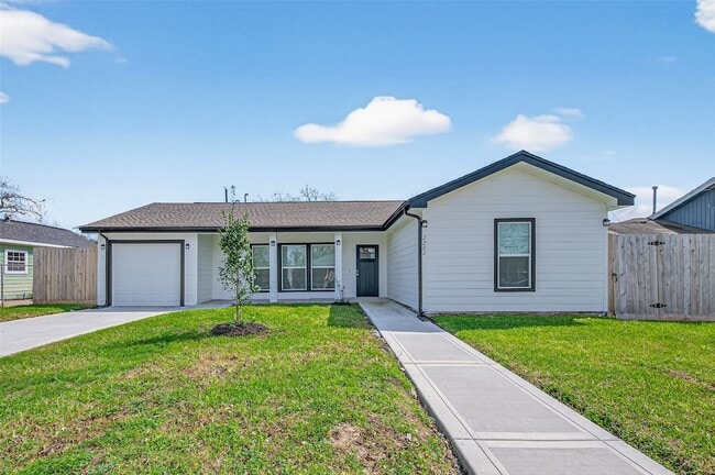 property at 2202 Alabama St