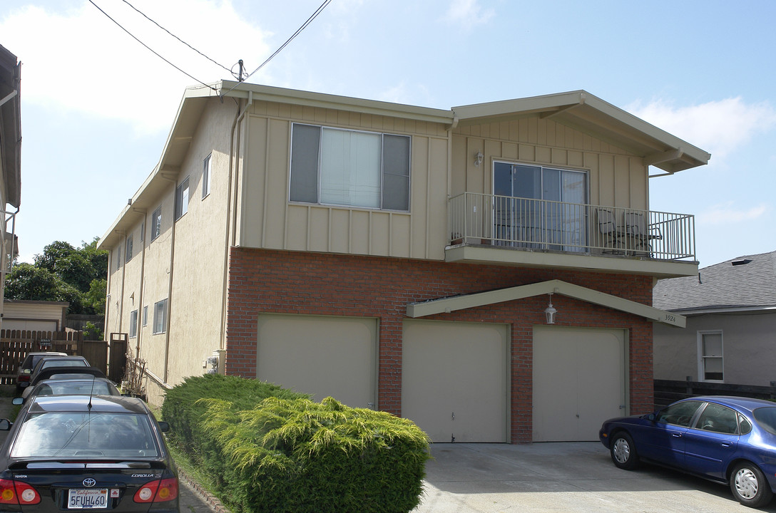 3914-3924 Midvale Ave in Oakland, CA - Building Photo