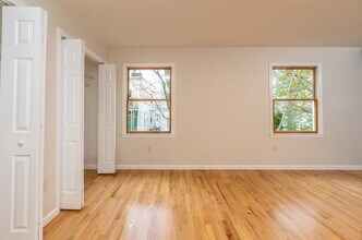 325 Claremont Ave in Jersey City, NJ - Building Photo - Building Photo