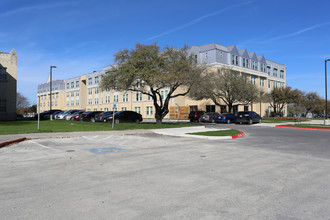 Lake View Apartments in San Antonio, TX - Building Photo - Building Photo