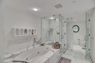 2627 S Bayshore Dr in Miami, FL - Building Photo - Building Photo