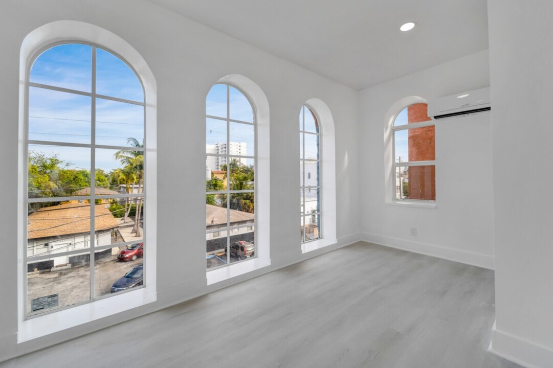 The Andes Apartments in Miami, FL - Building Photo