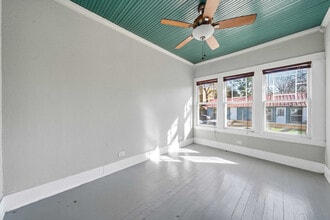 122 Biering St in San Antonio, TX - Building Photo - Building Photo