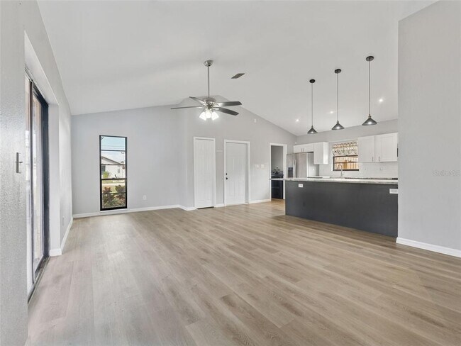 766 91st Ave N in St. Petersburg, FL - Building Photo - Building Photo