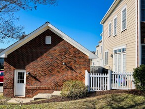 1525 Old Trail Dr in Crozet, VA - Foto de edificio - Building Photo