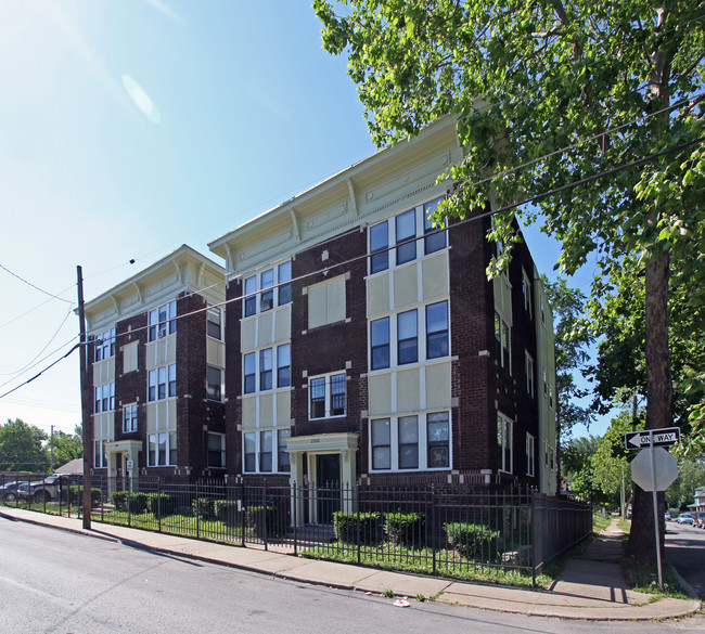 2501-2505 E 28th St in Kansas City, MO - Foto de edificio - Building Photo