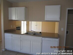4136 Dakota Sun in San Antonio, TX - Building Photo - Building Photo