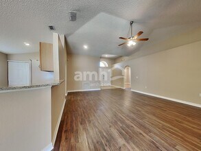 12927 Kings Lake Dr in Gibsonton, FL - Building Photo - Building Photo