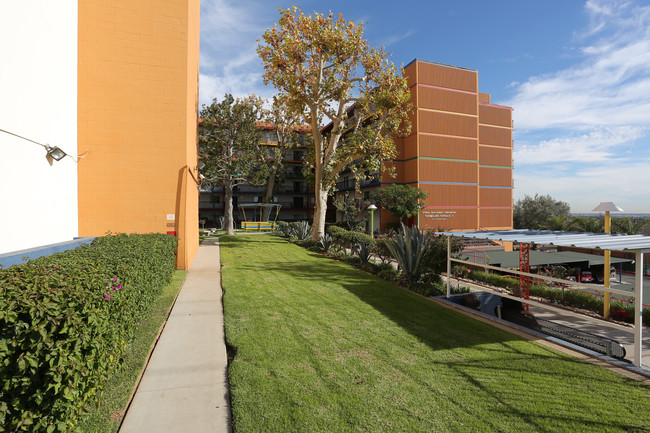 Fairmount Terrace II in Los Angeles, CA - Foto de edificio - Building Photo