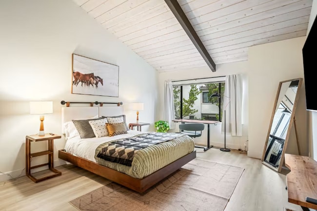 property at 140 Sand Hill Cir