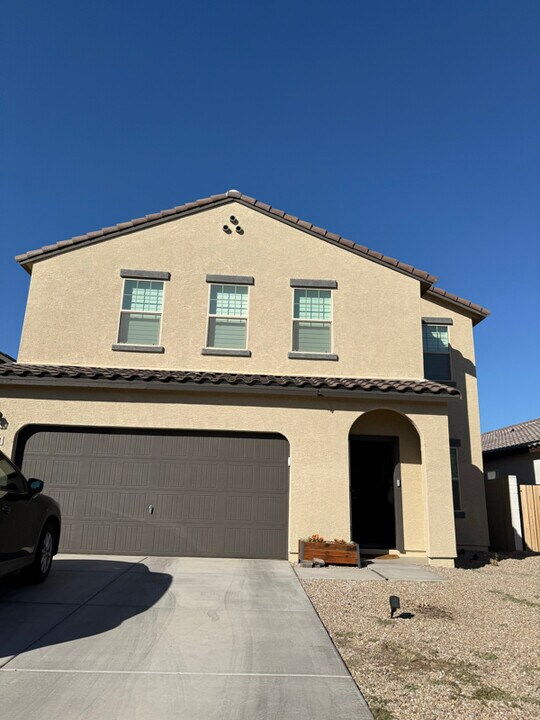 5954 E Demeter Dr in Florence, AZ - Foto de edificio