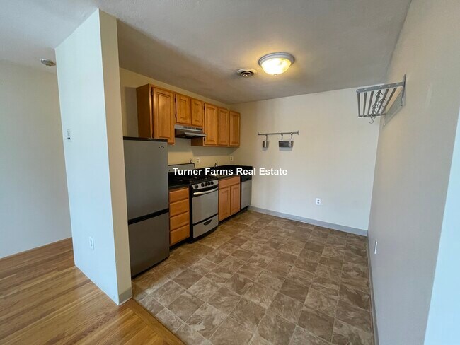 383 Dorchester Ave, Unit 385-C6 in Boston, MA - Building Photo - Building Photo