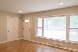 509 Locust St in Wamego, KS - Building Photo - Building Photo