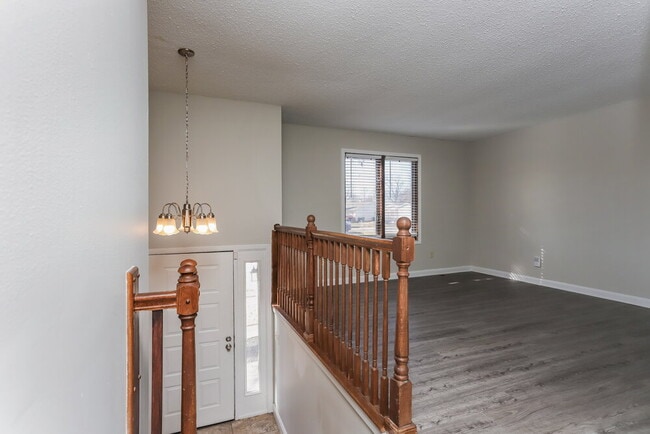 1253 Advance Dr in Florissant, MO - Foto de edificio - Building Photo