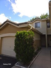 2190 Hacienda Terrace in Weston, FL - Building Photo - Building Photo