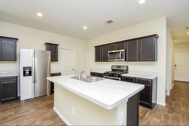 21170 Alder Oaks Dr in Patton Village, TX - Foto de edificio - Building Photo