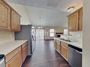 8023 Crete Ln, Unit 3 in Blacklick, OH - Foto de edificio - Building Photo