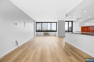 100 Old Palisade Rd in Fort Lee, NJ - Building Photo - Building Photo