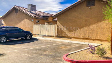 Sandhill Apartments in Las Vegas, NV - Foto de edificio - Building Photo