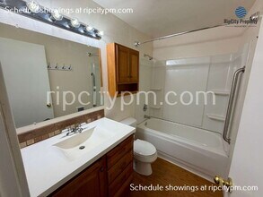 11837 SE Gladstone St in Portland, OR - Building Photo - Building Photo