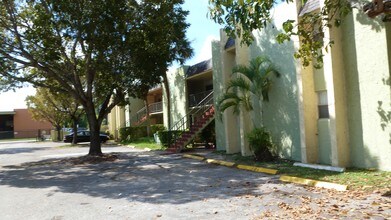 Grove Apartments in Homestead, FL - Building Photo - Building Photo