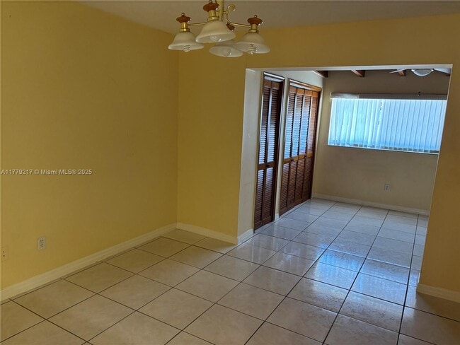 10881 SW 6th St in Miami, FL - Building Photo - Building Photo