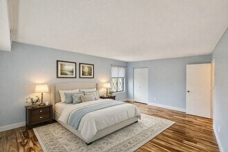 4700 N Main St in Fall River, MA - Foto de edificio - Building Photo