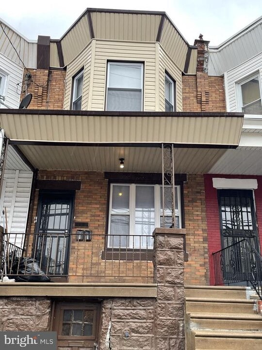 226 S 56TH St in Philadelphia, PA - Building Photo