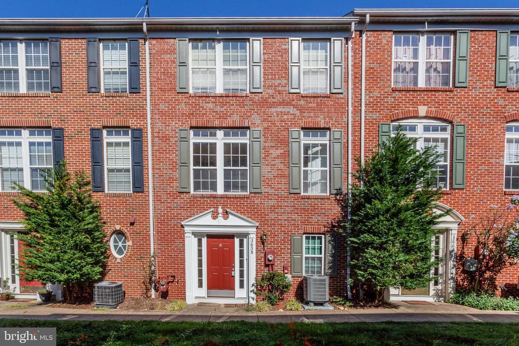 3658 Madison Watch Way in Falls Church, VA - Building Photo