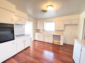 3504 Cardinal Ave in Bakersfield, CA - Building Photo - Building Photo