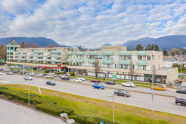 2099 Lougheed Hwy in Port Coquitlam, BC - Building Photo - Building Photo