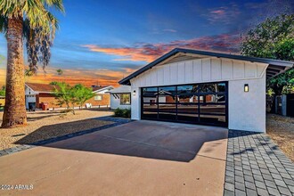 8537 E Pasadena Ave in Scottsdale, AZ - Foto de edificio - Building Photo