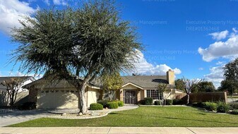 3708 Poe Ln in Bakersfield, CA - Building Photo
