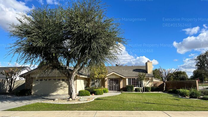3708 Poe Ln in Bakersfield, CA - Building Photo
