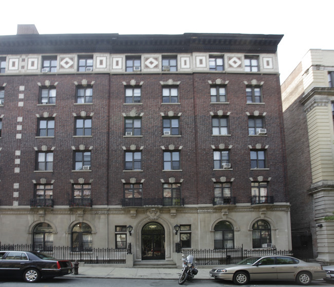 191 Claremont Ave in New York, NY - Building Photo - Building Photo