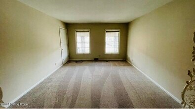 1800 Gardiner Ln in Louisville, KY - Building Photo - Building Photo