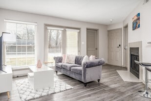 912 Maplebrook Dr in Fishers, IN - Building Photo