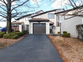 729 Hewitt Ln in New Windsor, NY - Building Photo