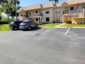 6736 Palmetto Cir S in Boca Raton, FL - Building Photo
