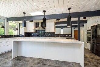 2060 New Brunswick Dr in San Mateo, CA - Building Photo - Building Photo