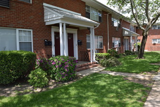 Madison Arms Apartments in Hackensack, NJ - Foto de edificio - Building Photo