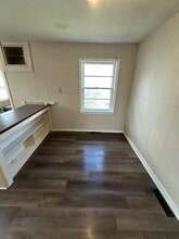 211 W Springfield St in St James, MO - Building Photo - Building Photo