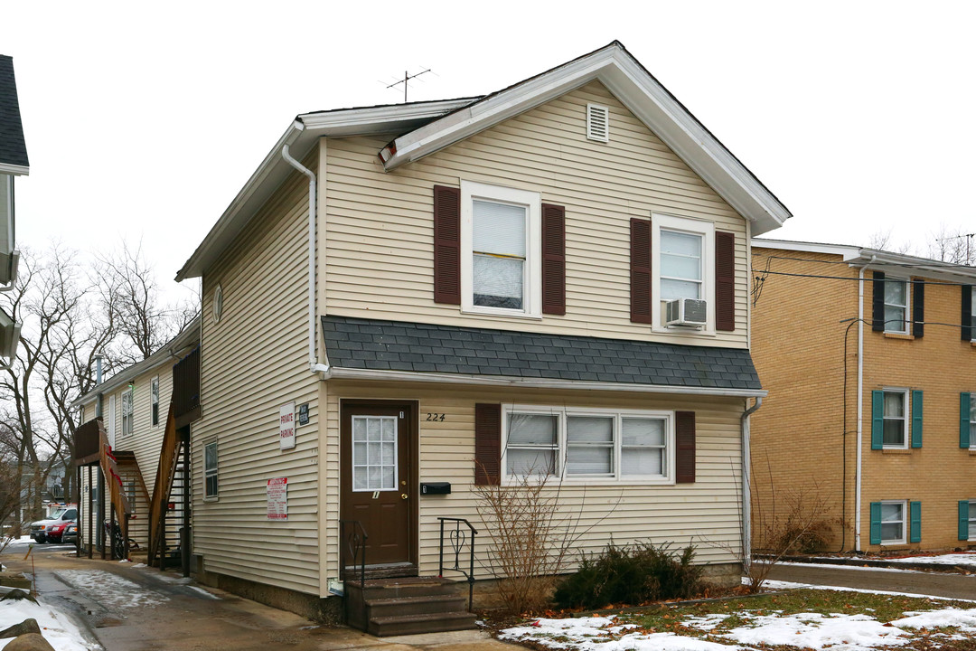 224 Black Hawk St in Aurora, IL - Building Photo