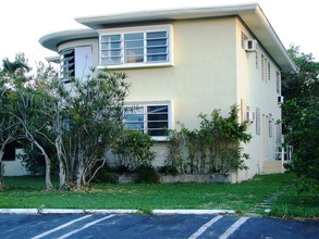 1020 93rd St in Bay Harbor Islands, FL - Building Photo - Building Photo