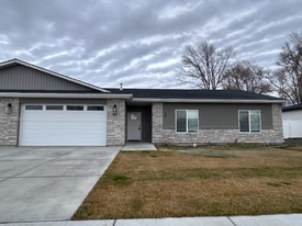 106 Centennial Ct in Kimberly, ID - Building Photo