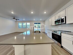 8922 50th Ave SE in Olympia, WA - Building Photo - Building Photo